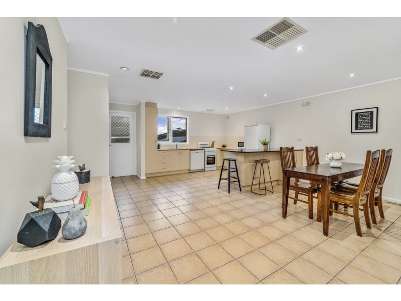 12 Ayers Place, Curtin ACT 2605