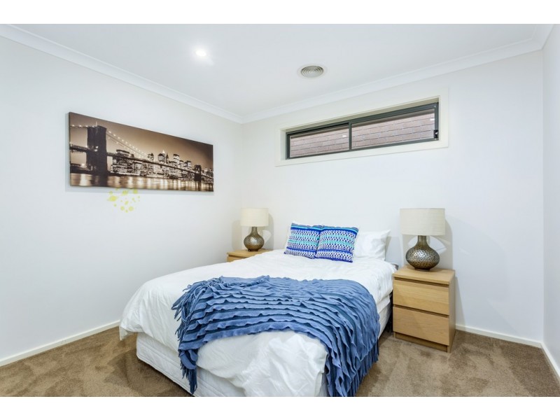 5 Hilda Kincaid Crescent, Macgregor ACT 2615