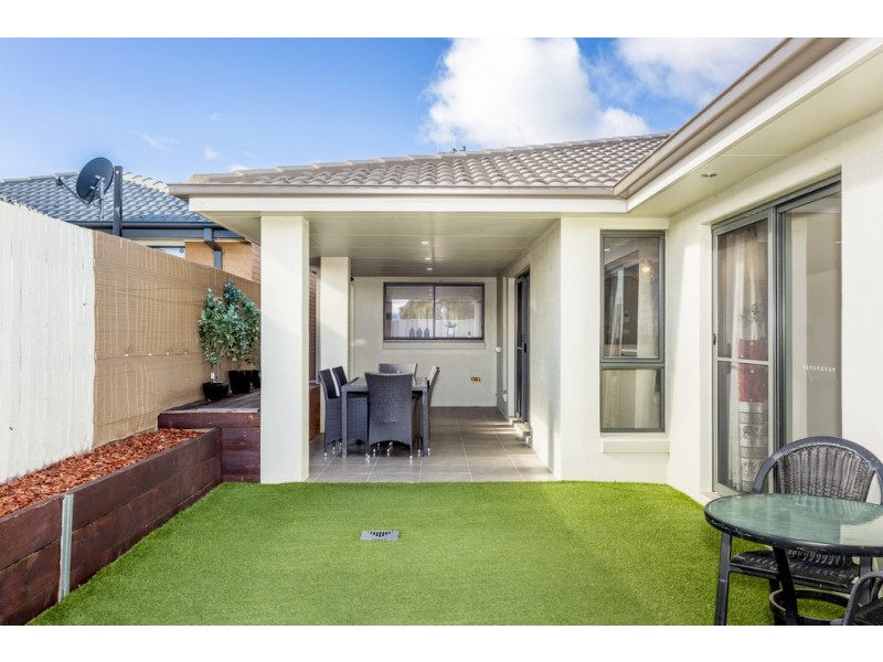 5 Hilda Kincaid Crescent, Macgregor ACT 2615