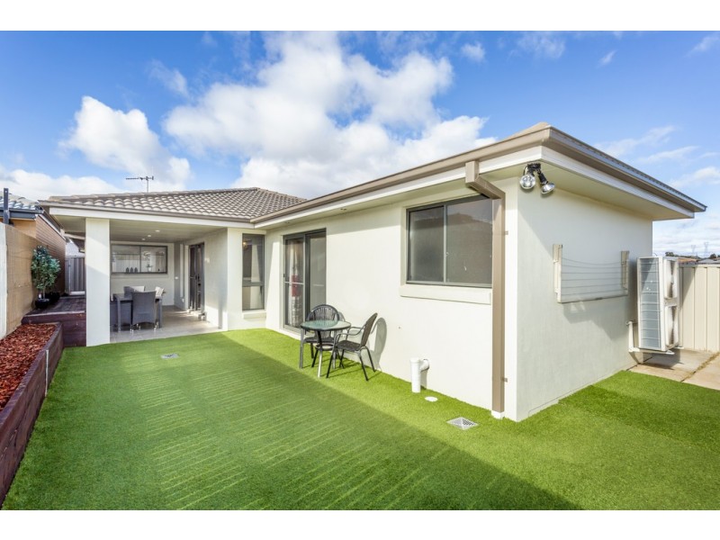 5 Hilda Kincaid Crescent, Macgregor ACT 2615