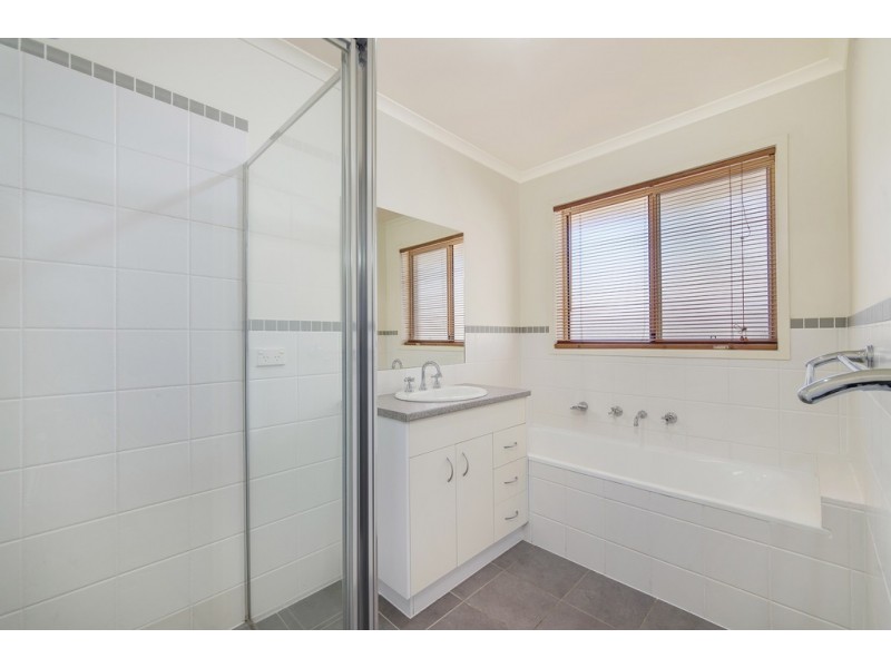 10 Cecil Place, Dunlop ACT 2615