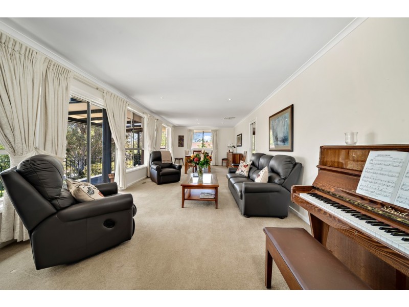25 McLachlan Crescent, Weetangera ACT 2614