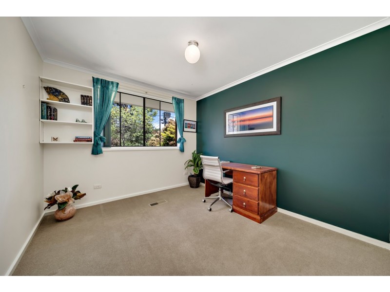25 McLachlan Crescent, Weetangera ACT 2614