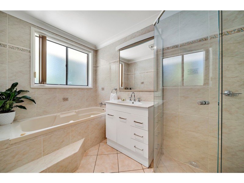 25 McLachlan Crescent, Weetangera ACT 2614