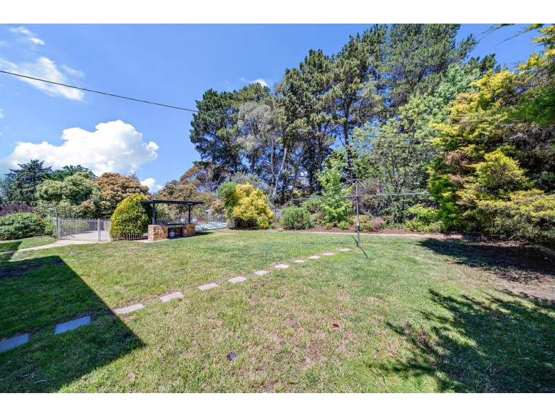 25 McLachlan Crescent, Weetangera ACT 2614