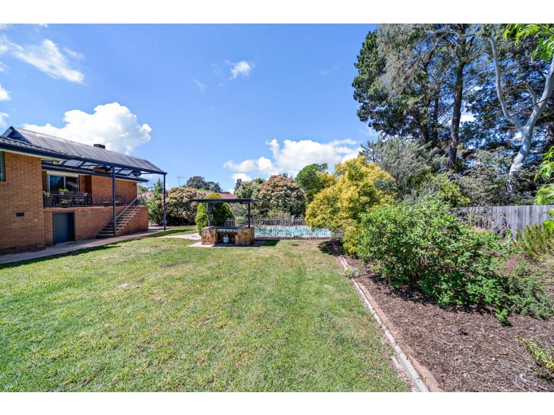 25 McLachlan Crescent, Weetangera ACT 2614