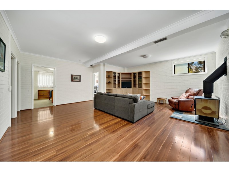 25 McLachlan Crescent, Weetangera ACT 2614
