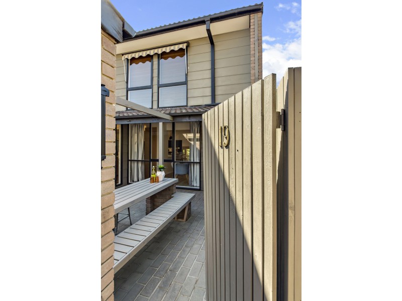 19 English Court, Phillip ACT 2606