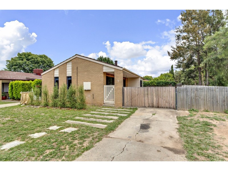 7 Book Place, Latham ACT 2615