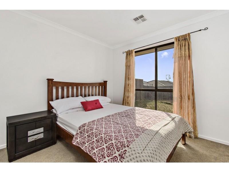 14 Audrey Cahn Street, Macgregor ACT 2615