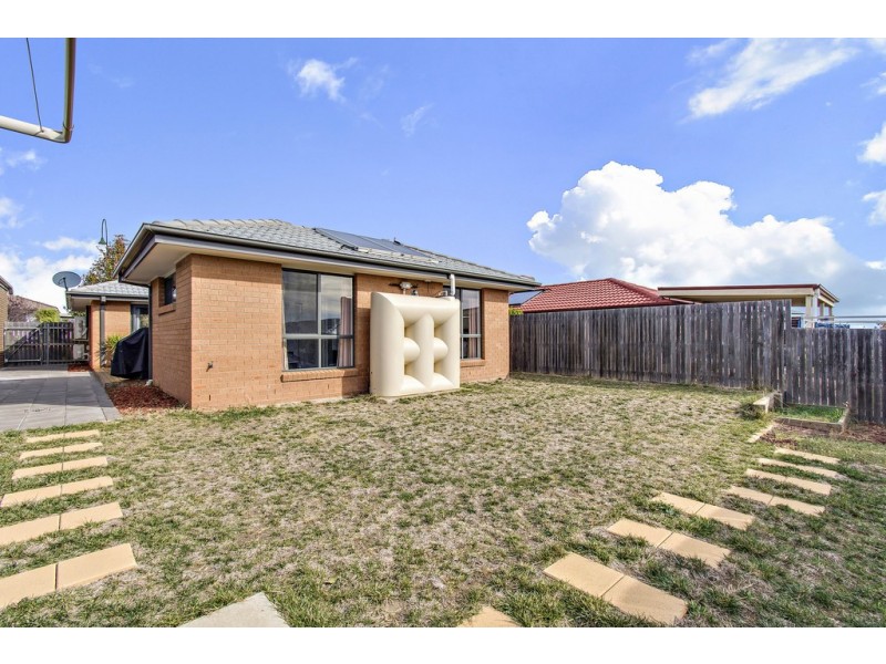 14 Audrey Cahn Street, Macgregor ACT 2615