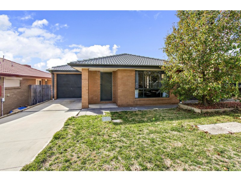 14 Audrey Cahn Street, Macgregor ACT 2615