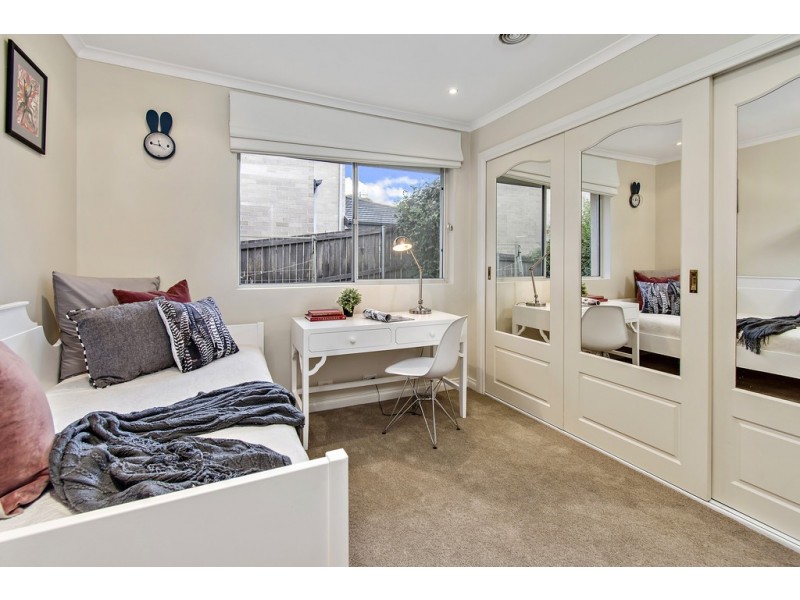 16 Goble Street, Hughes ACT 2605