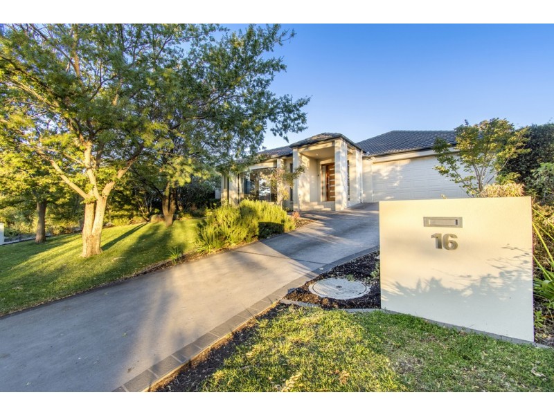 16 Goble Street, Hughes ACT 2605