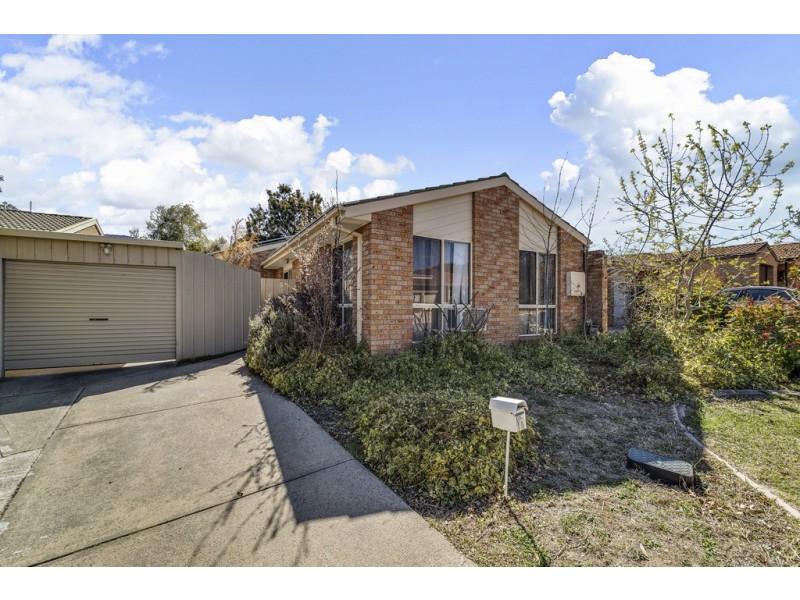 15 Thomas Hart Street, Banks ACT 2906