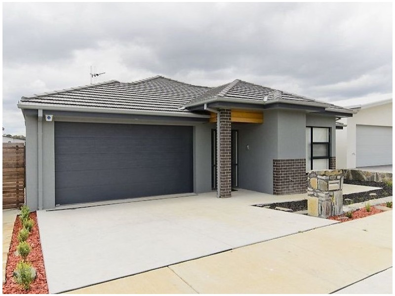 4 Maranunga Crescent, Crace ACT 2911