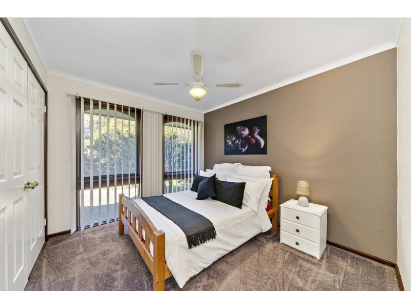 5 Aaron Place, Macgregor ACT 2615