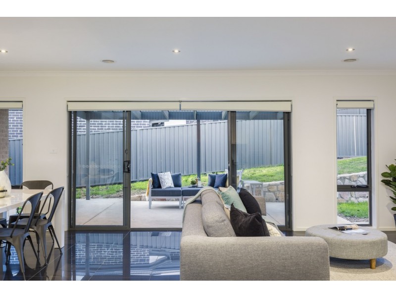 12 Avenal Street, Crace ACT 2911
