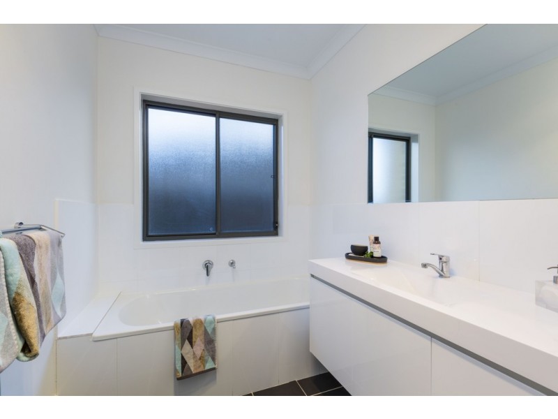 12 Avenal Street, Crace ACT 2911