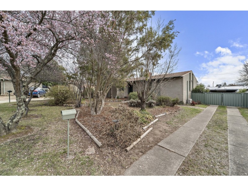 6 Cheeke Place, Latham ACT 2615