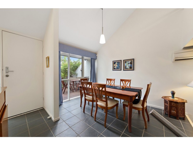 8 Cornish Place, Holder ACT 2611