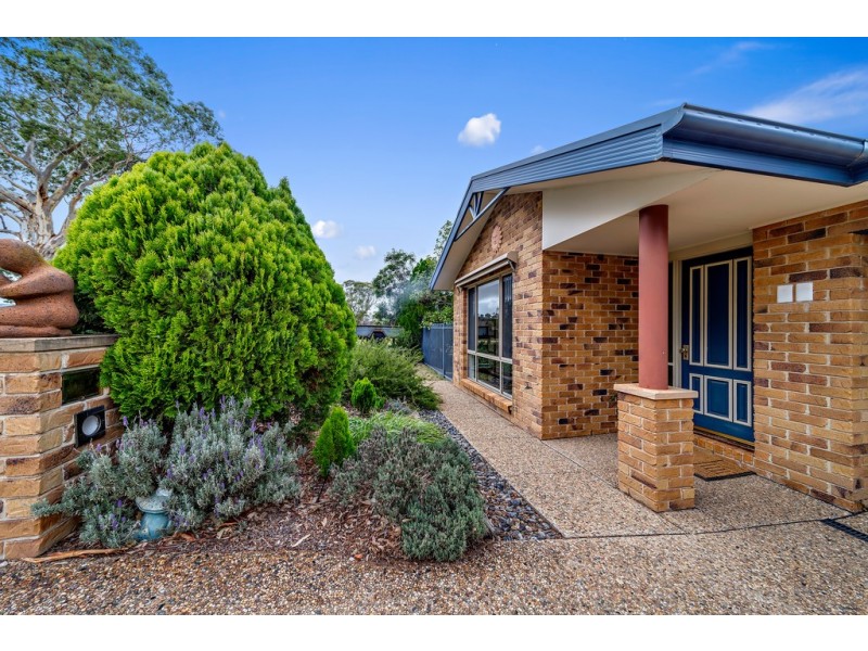 52 Hanrahan Crescent, Dunlop ACT 2615