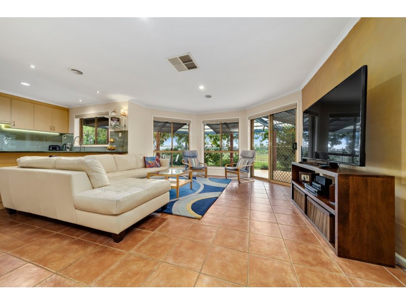 52 Hanrahan Crescent, Dunlop ACT 2615