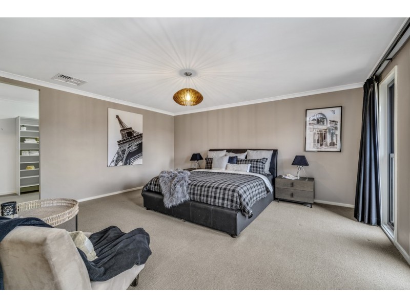 18 Mackellar Crescent, Cook ACT 2614