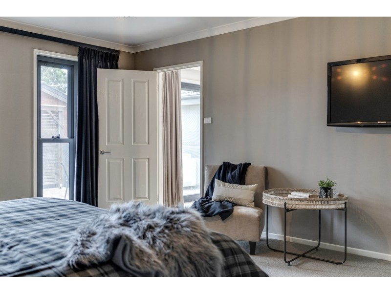 18 Mackellar Crescent, Cook ACT 2614