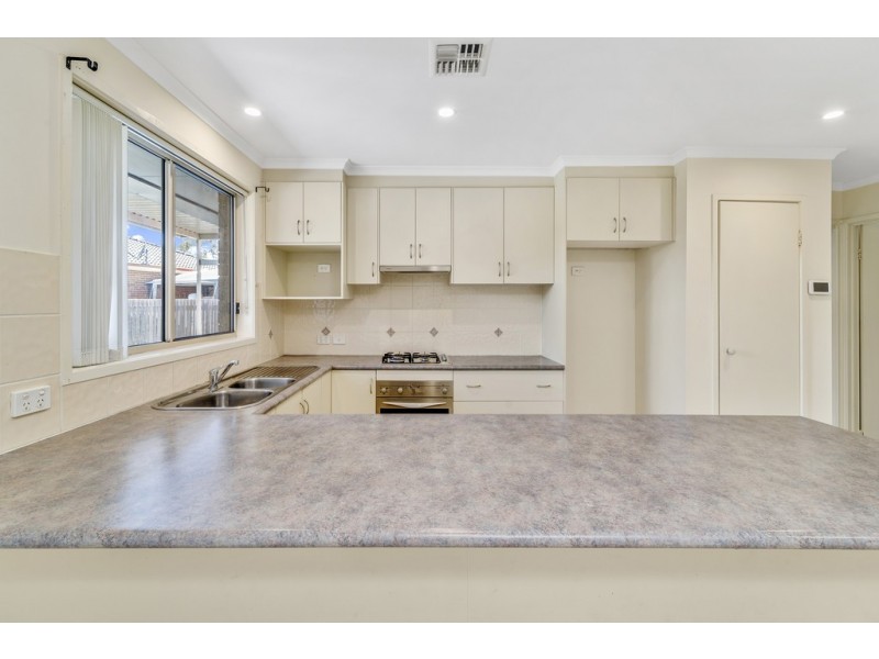 8 Lovely Close, Dunlop ACT 2615