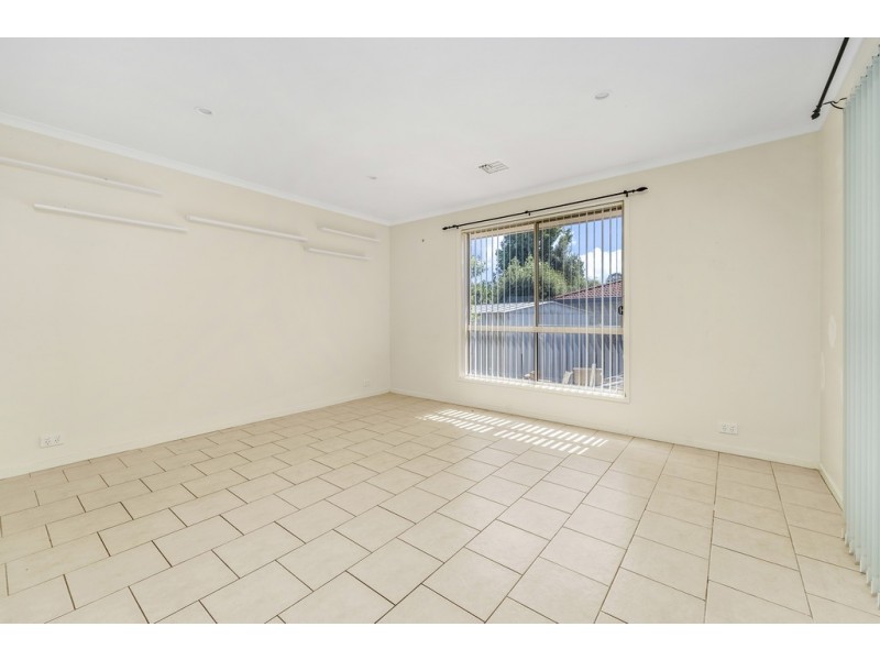8 Lovely Close, Dunlop ACT 2615