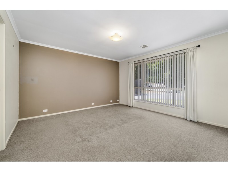 8 Lovely Close, Dunlop ACT 2615