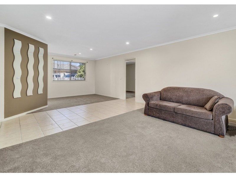 8 Lovely Close, Dunlop ACT 2615