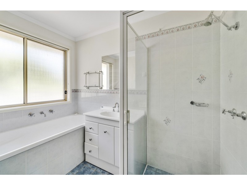8 Lovely Close, Dunlop ACT 2615