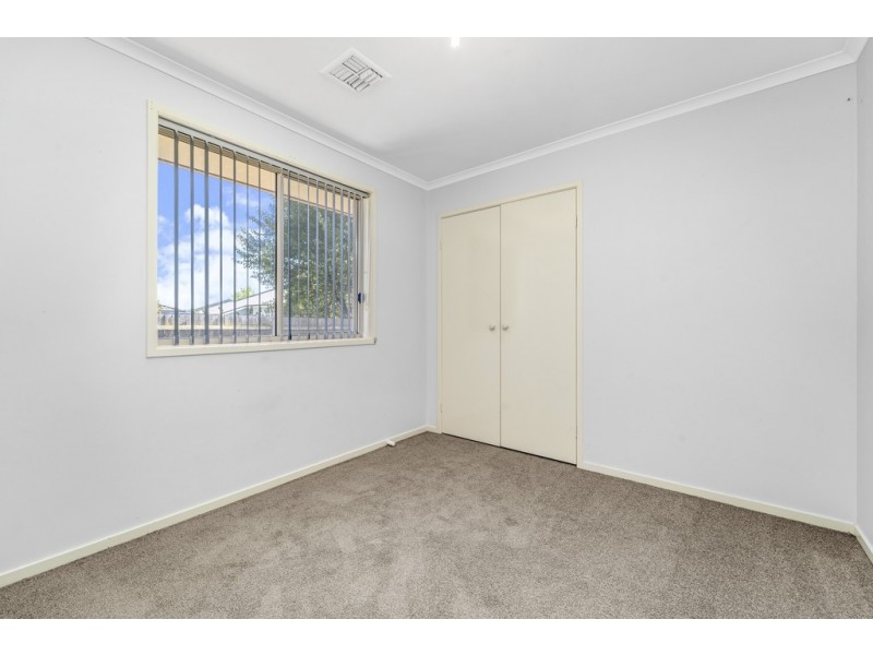 8 Lovely Close, Dunlop ACT 2615