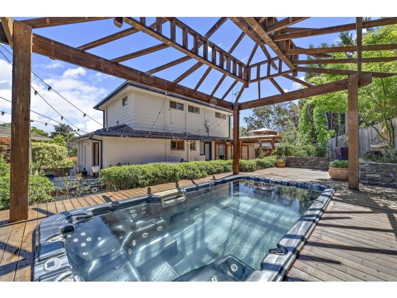 16 Brereton Street, Garran ACT 2605