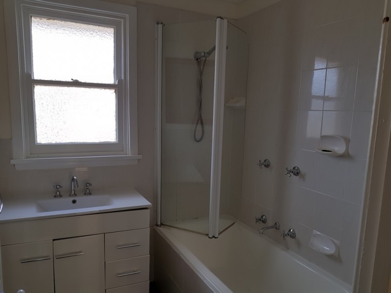 16 Narambi Street, Narrabundah ACT 2604