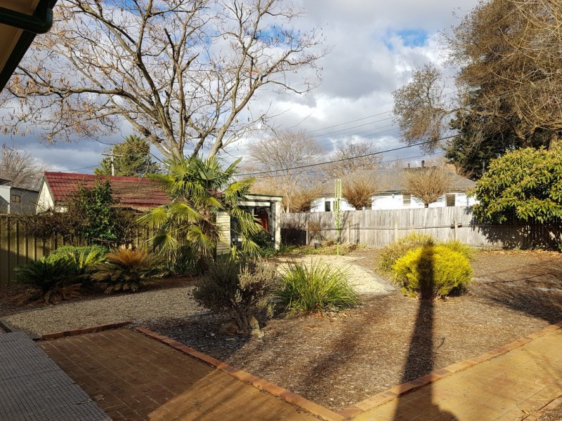 16 Narambi Street, Narrabundah ACT 2604