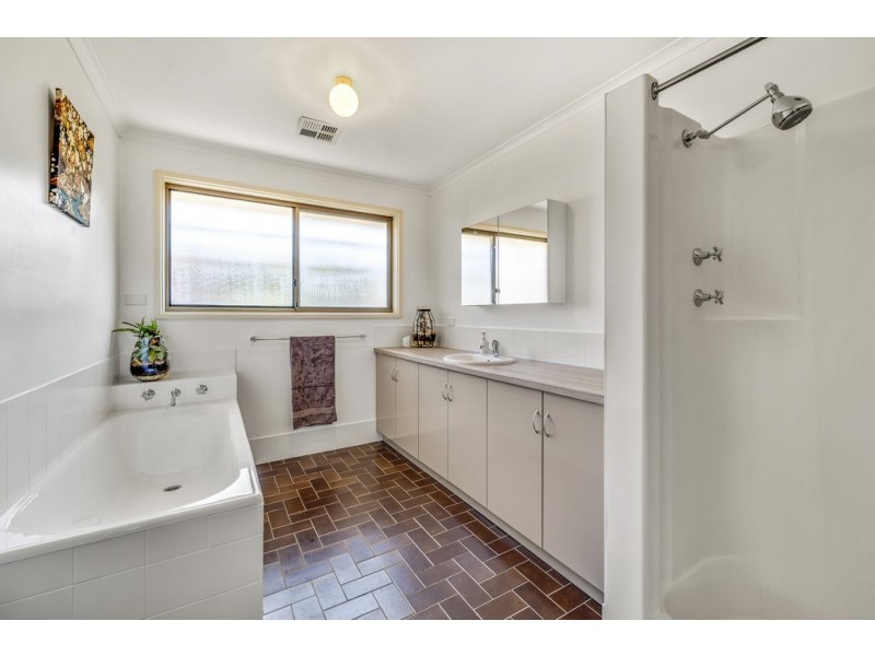 8 North Place, Charnwood ACT 2615
