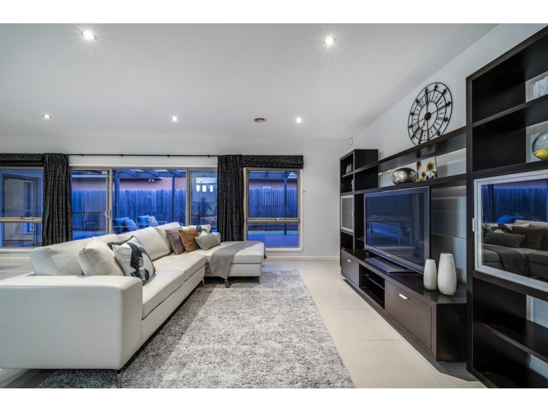 8 Durong Street, Crace ACT 2911