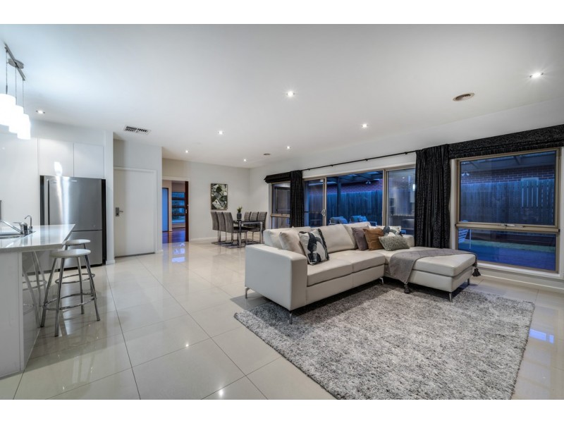 8 Durong Street, Crace ACT 2911