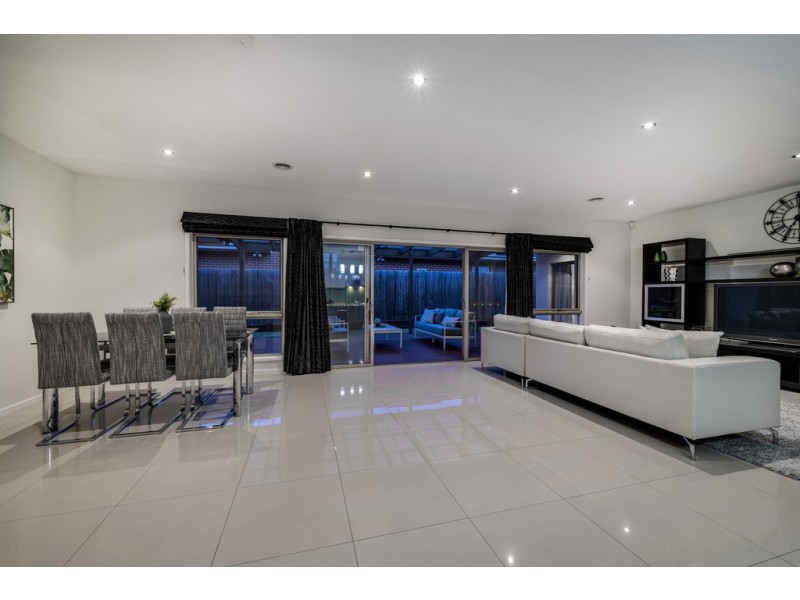 8 Durong Street, Crace ACT 2911