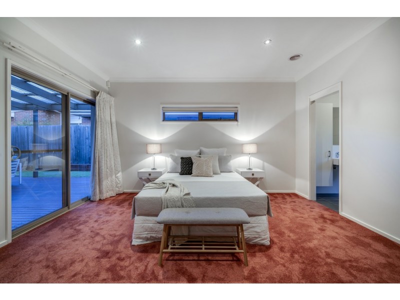 8 Durong Street, Crace ACT 2911