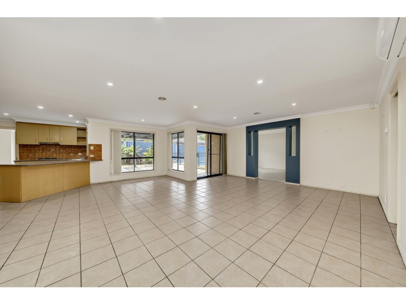 7 Freestone Crescent, Jerrabomberra NSW 2619