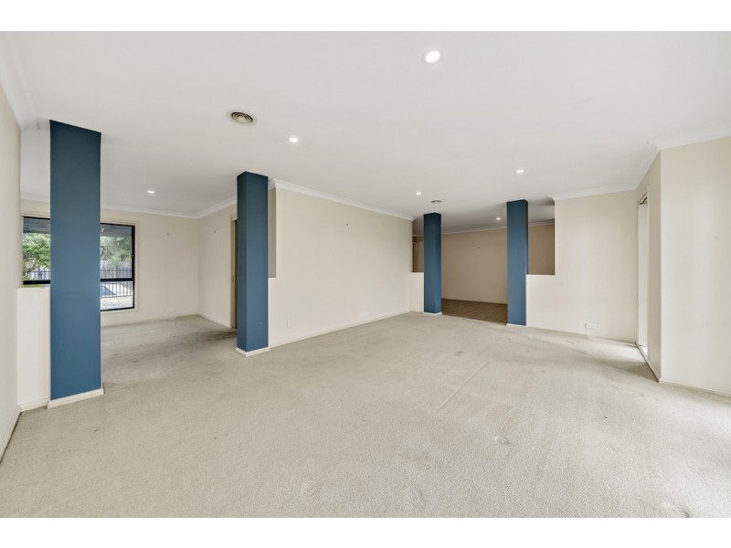 7 Freestone Crescent, Jerrabomberra NSW 2619