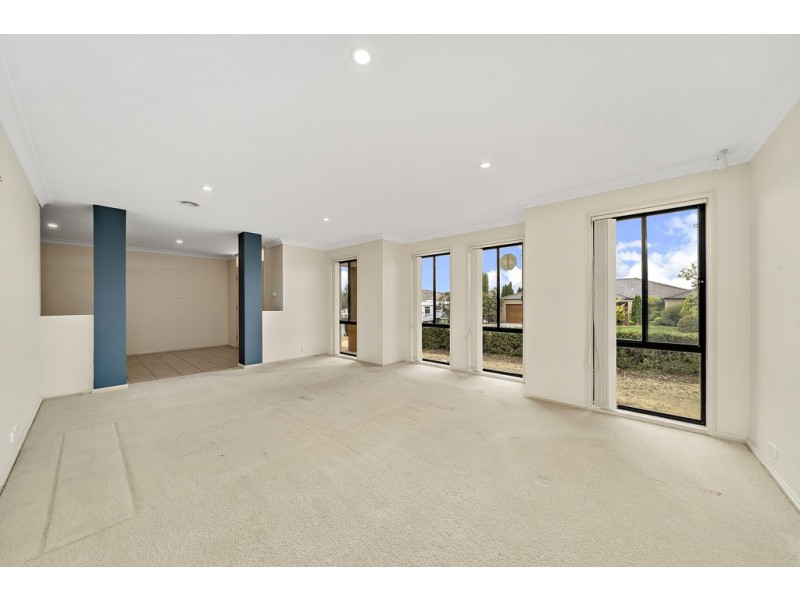 7 Freestone Crescent, Jerrabomberra NSW 2619