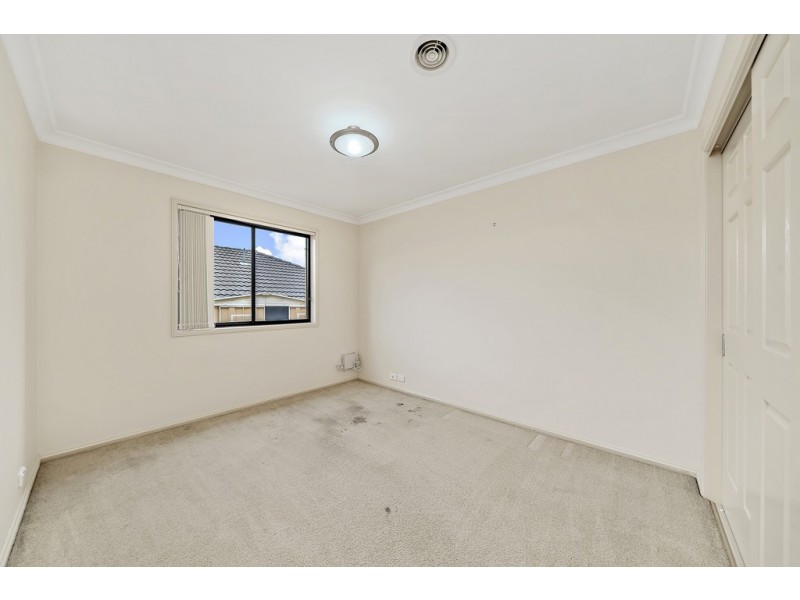 7 Freestone Crescent, Jerrabomberra NSW 2619