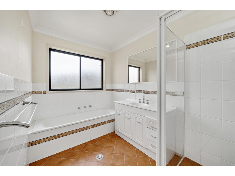 7 Freestone Crescent, Jerrabomberra NSW 2619