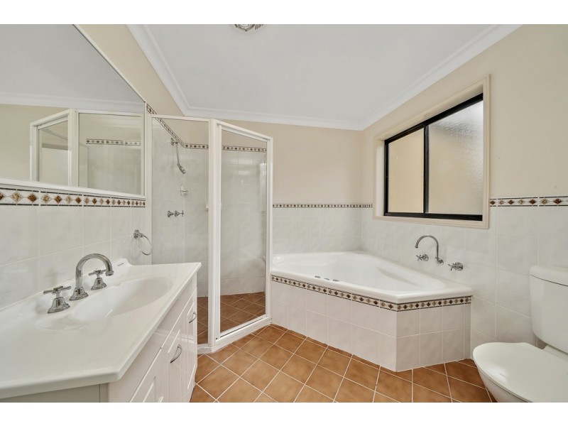 7 Freestone Crescent, Jerrabomberra NSW 2619