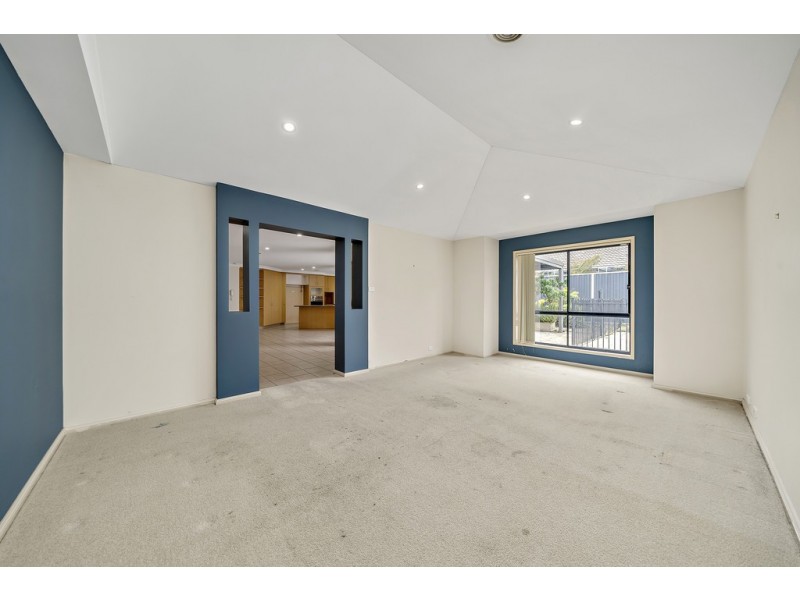 7 Freestone Crescent, Jerrabomberra NSW 2619